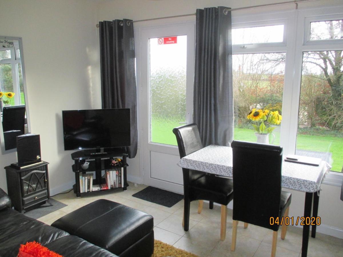 Villa Bumblebee à Dartmouth Extérieur photo